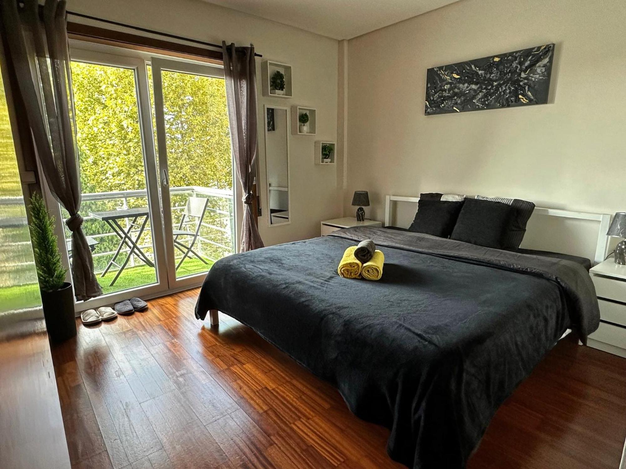 Modern Private Suite With Balcony & Bathroom - King And Queen Beds Vila Nova de Gaia Buitenkant foto